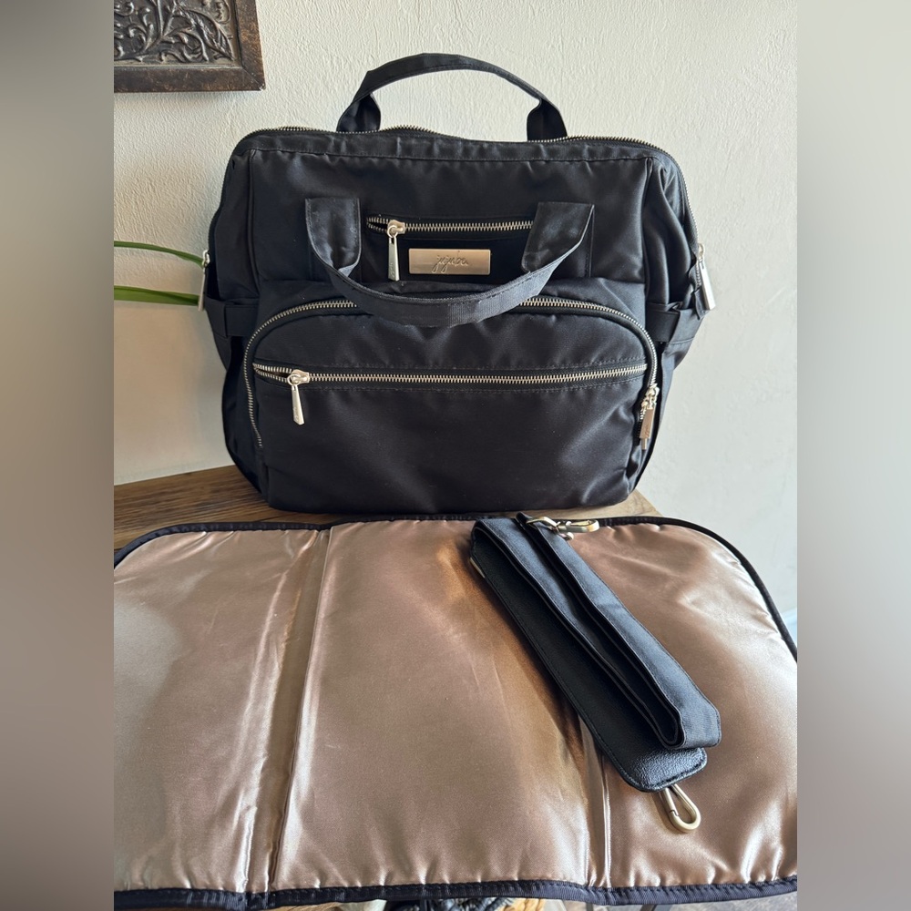 JuJuBe BFF Black Chromatics Baby Bag w/ Gold Accents & pacifier holder - Picture 9 of 11